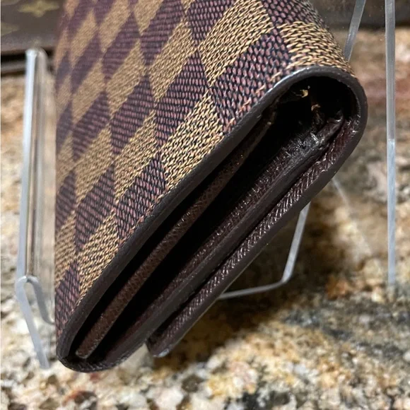Louis Vuitton Tresor Wallet - Picture 6 of 9